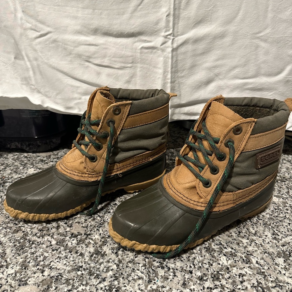 Sorel Duck Boots - Insulated and waterproof. Size 7 M